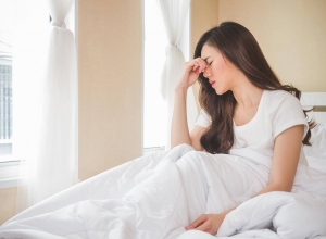 Nhức mắt sau khi ngủ dậy phải làm sao? Cách khắc phục hiệu quả